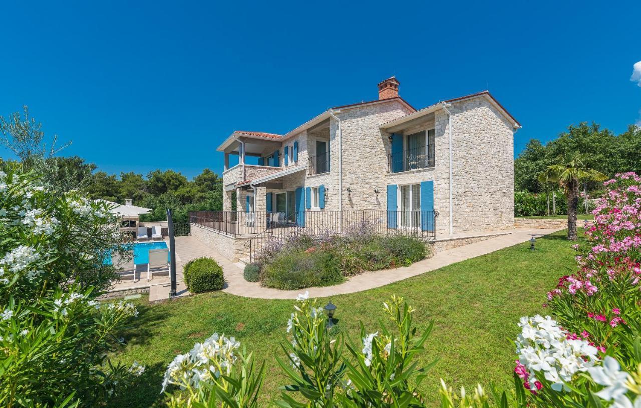 Villa Sterpazzi - Near Porec With Sea View, Private Jacuzzi, Sauna And Pool Вишнян Екстер'єр фото