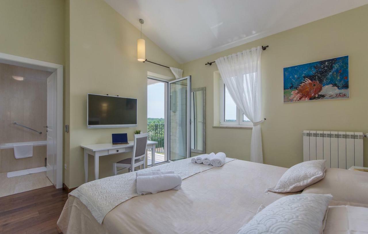 Villa Sterpazzi - Near Porec With Sea View, Private Jacuzzi, Sauna And Pool Вишнян Екстер'єр фото