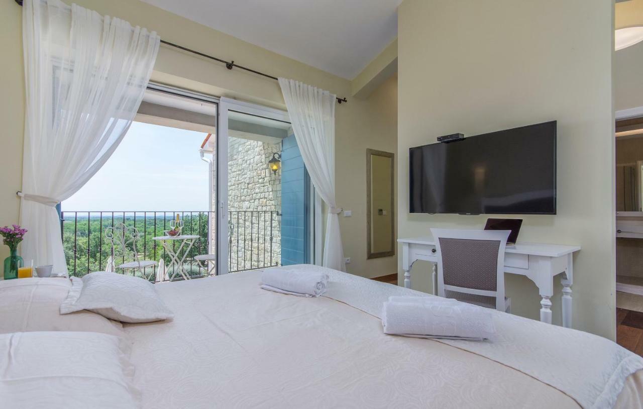 Villa Sterpazzi - Near Porec With Sea View, Private Jacuzzi, Sauna And Pool Вишнян Екстер'єр фото