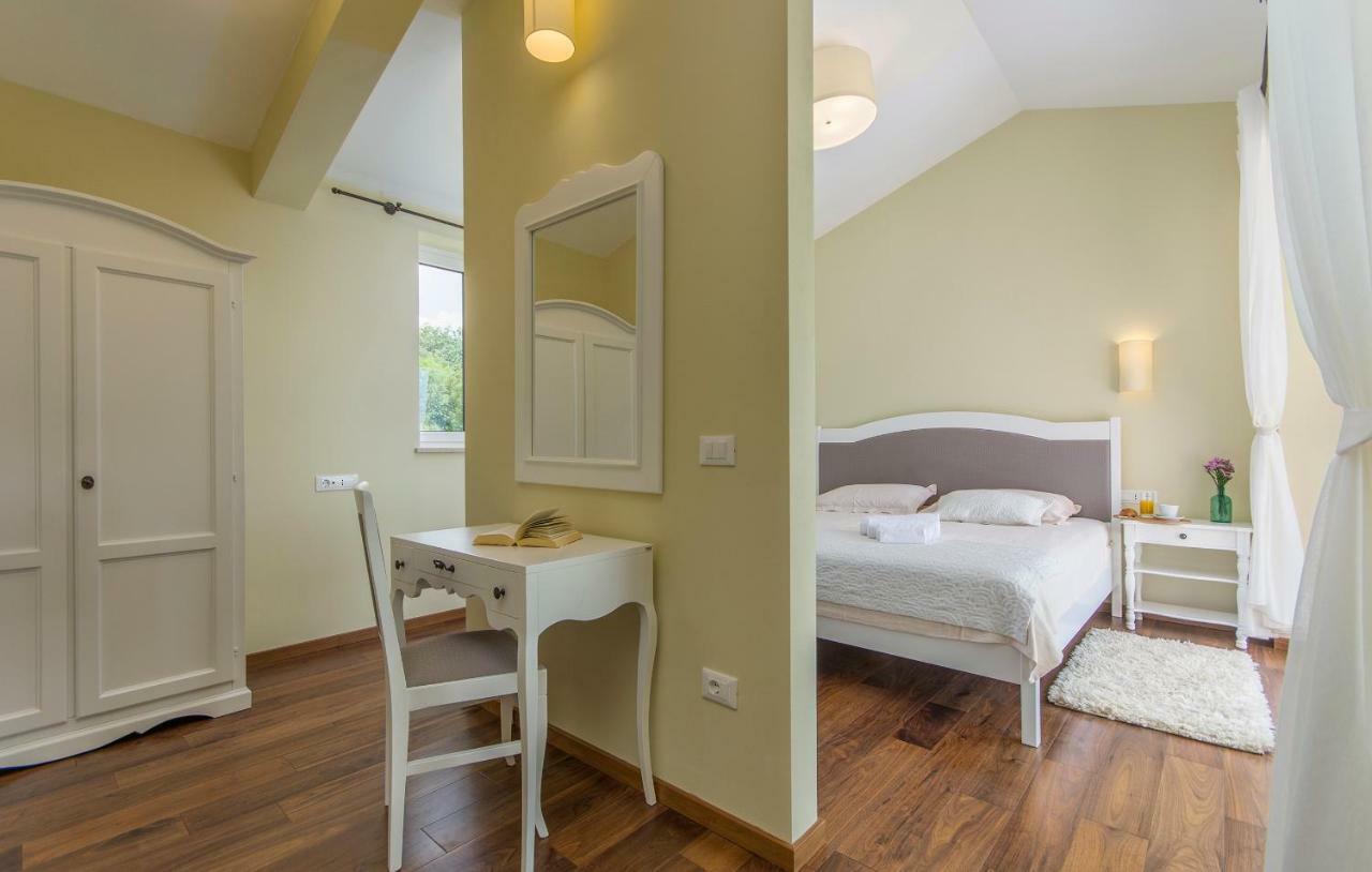 Villa Sterpazzi - Near Porec With Sea View, Private Jacuzzi, Sauna And Pool Вишнян Екстер'єр фото