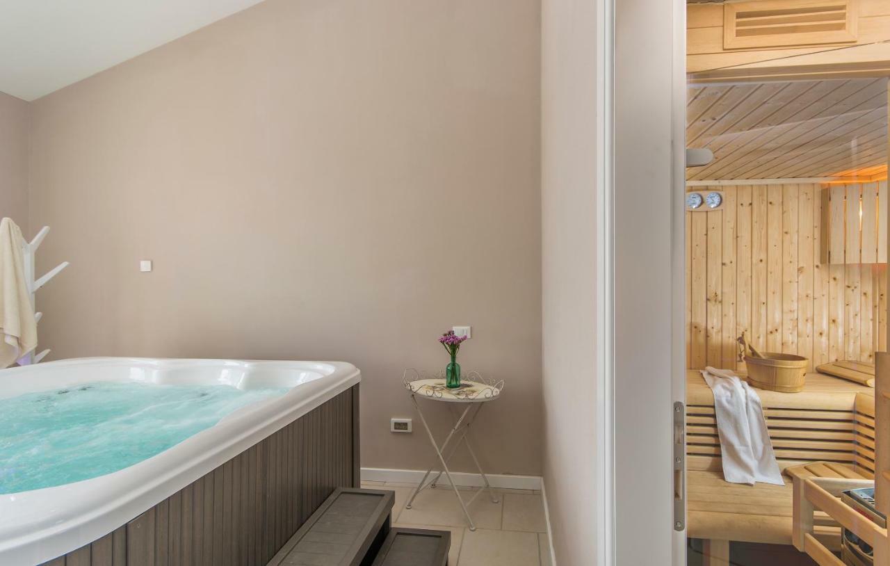 Villa Sterpazzi - Near Porec With Sea View, Private Jacuzzi, Sauna And Pool Вишнян Екстер'єр фото