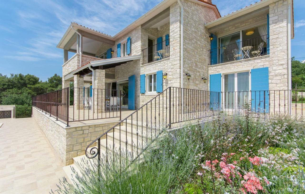 Villa Sterpazzi - Near Porec With Sea View, Private Jacuzzi, Sauna And Pool Вишнян Екстер'єр фото