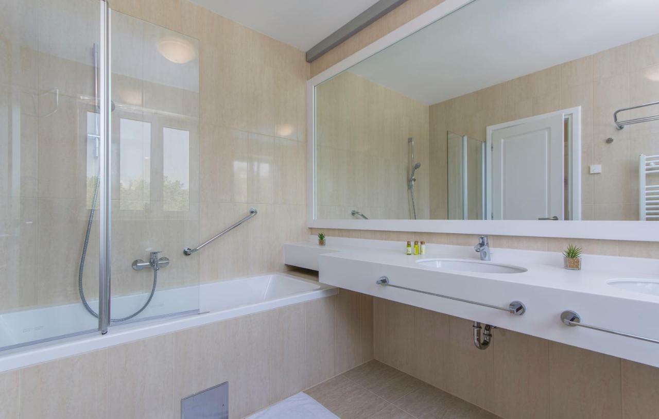 Villa Sterpazzi - Near Porec With Sea View, Private Jacuzzi, Sauna And Pool Вишнян Екстер'єр фото