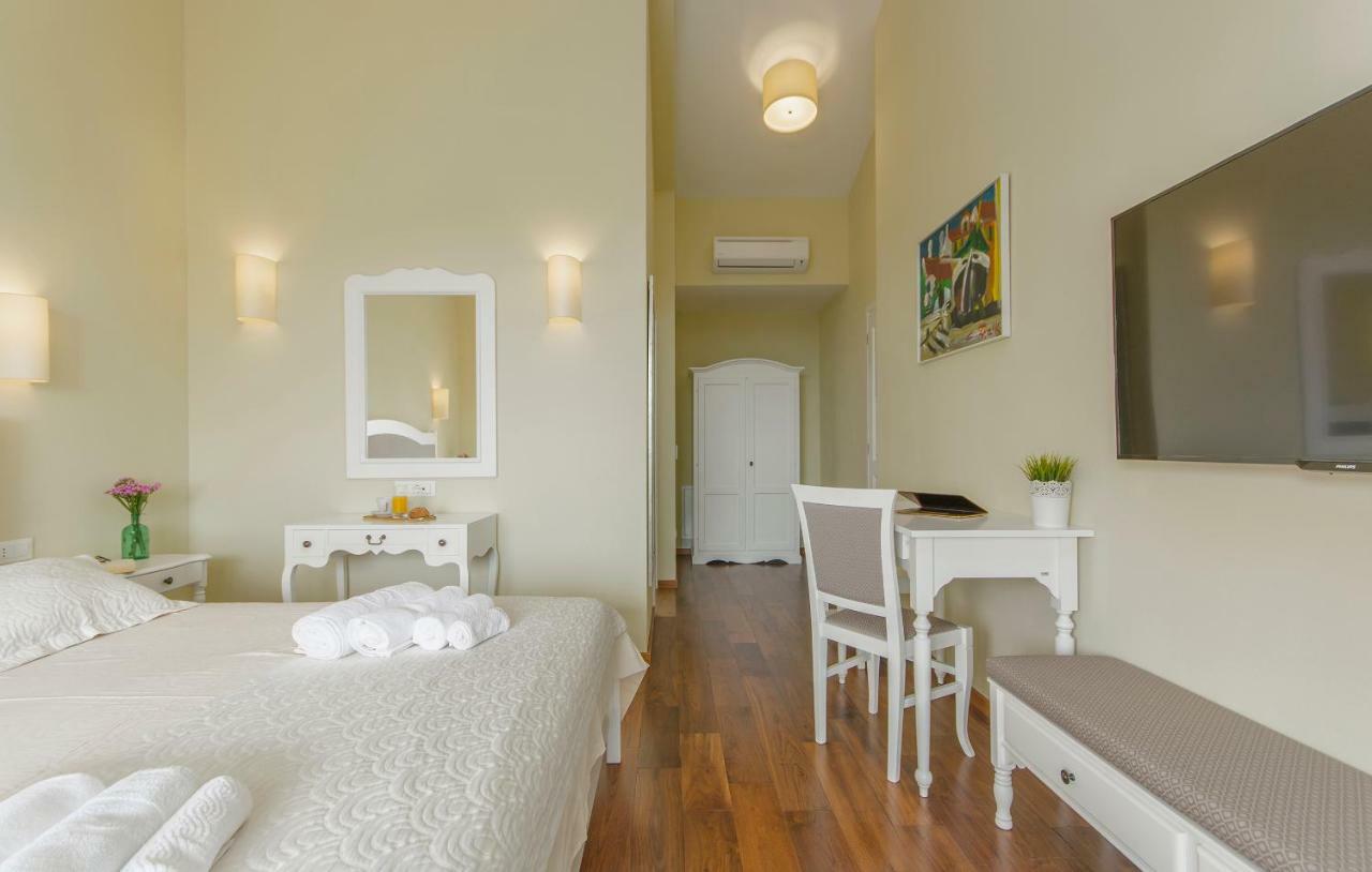 Villa Sterpazzi - Near Porec With Sea View, Private Jacuzzi, Sauna And Pool Вишнян Екстер'єр фото